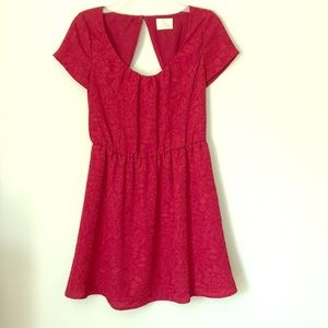 Short-sleeve dark red dress